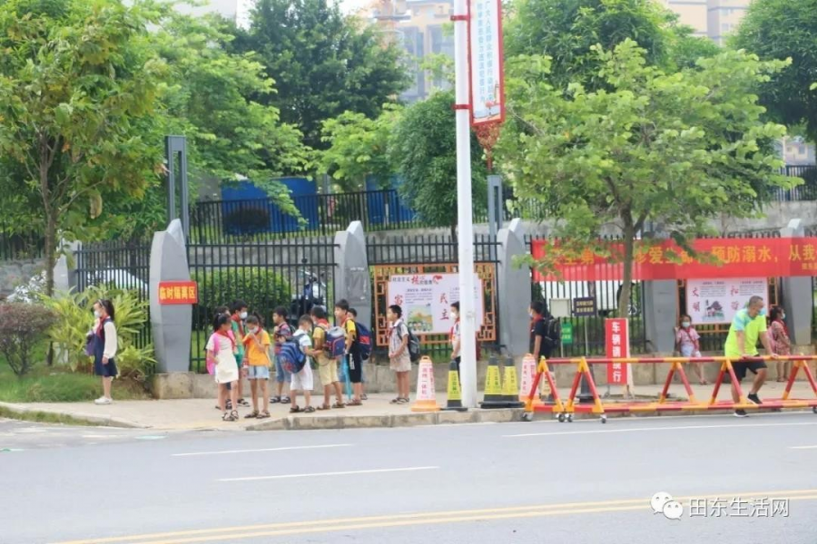 田东部分学校上学放学时间封路引网友热议，这样的做法你理解吗？ - 靖西市·靖西网