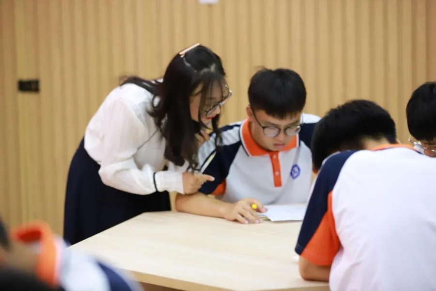春风化雨泽杏坛 蕙质君兰情意浓 ——记深圳市横岗高级中学到靖西民族高中开展教育帮扶活动 - 靖西市·靖西网