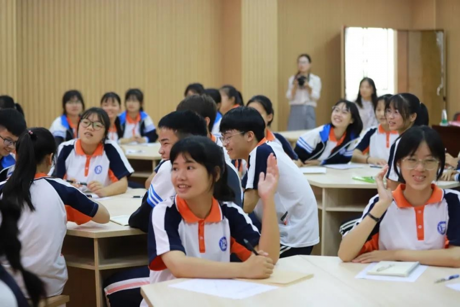 春风化雨泽杏坛 蕙质君兰情意浓 ——记深圳市横岗高级中学到靖西民族高中开展教育帮扶活动 - 靖西市·靖西网