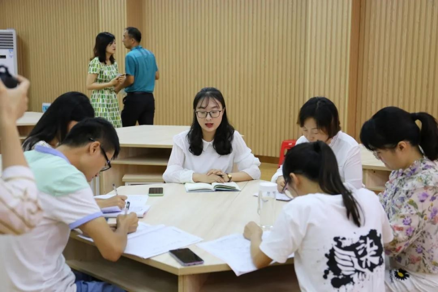 春风化雨泽杏坛 蕙质君兰情意浓 ——记深圳市横岗高级中学到靖西民族高中开展教育帮扶活动 - 靖西市·靖西网
