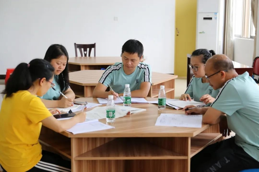 春风化雨泽杏坛 蕙质君兰情意浓 ——记深圳市横岗高级中学到靖西民族高中开展教育帮扶活动 - 靖西市·靖西网
