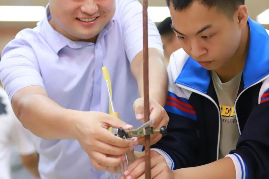 春风化雨泽杏坛 蕙质君兰情意浓 ——记深圳市横岗高级中学到靖西民族高中开展教育帮扶活动 - 靖西市·靖西网