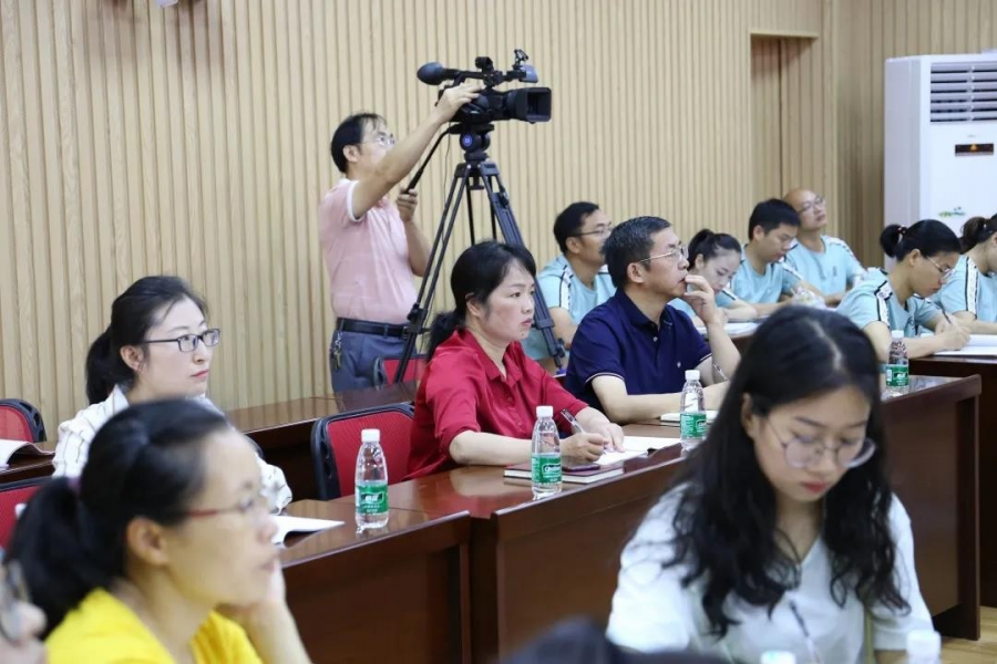 春风化雨泽杏坛 蕙质君兰情意浓 ——记深圳市横岗高级中学到靖西民族高中开展教育帮扶活动 - 靖西市·靖西网