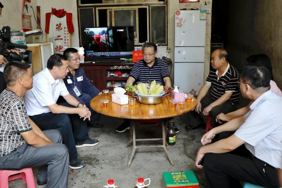 彭晓春深入靖西村屯走访，坚持把发展产业作为增加贫困群众稳定增收的关键举措 - 靖西市·靖西网