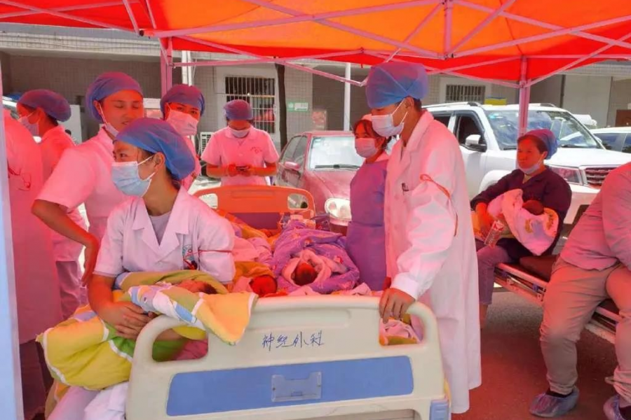 每人怀里一个婴儿宝宝，他们这是要…… - 靖西市·靖西网