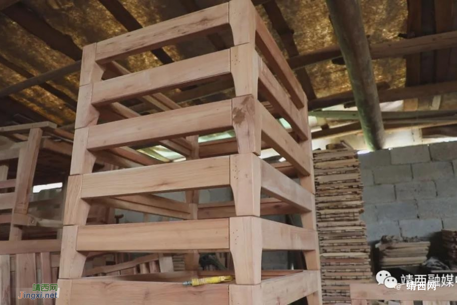 靖西龙临黄高乐&nbsp;&nbsp;手工木艺雕出新生活 - 靖西市·靖西网