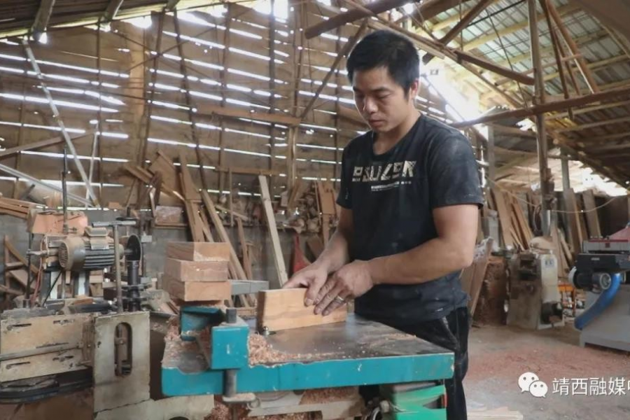 靖西龙临黄高乐&nbsp;&nbsp;手工木艺雕出新生活 - 靖西市·靖西网