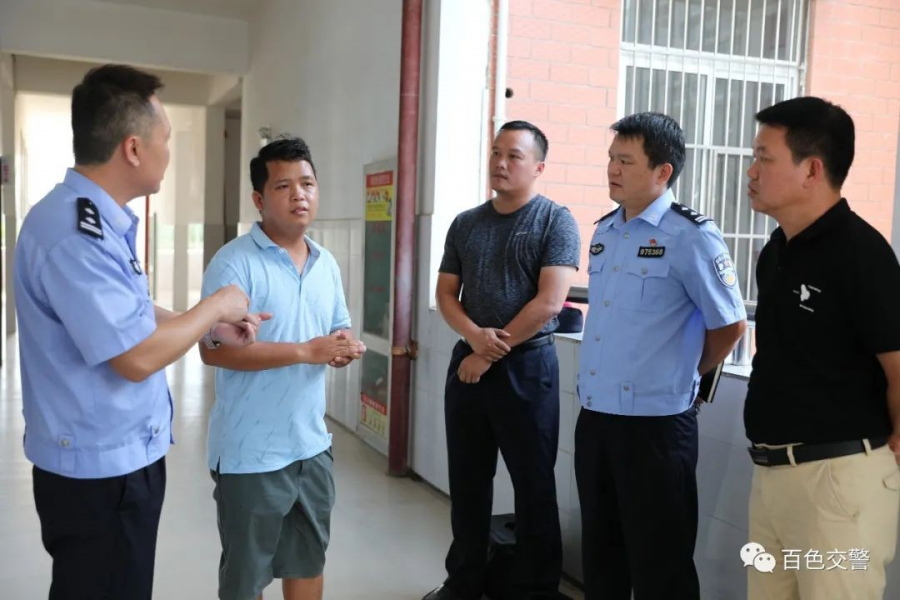 百色5个小孩共骑一辆电车，花式超载拿生命当儿戏 - 靖西市·靖西网