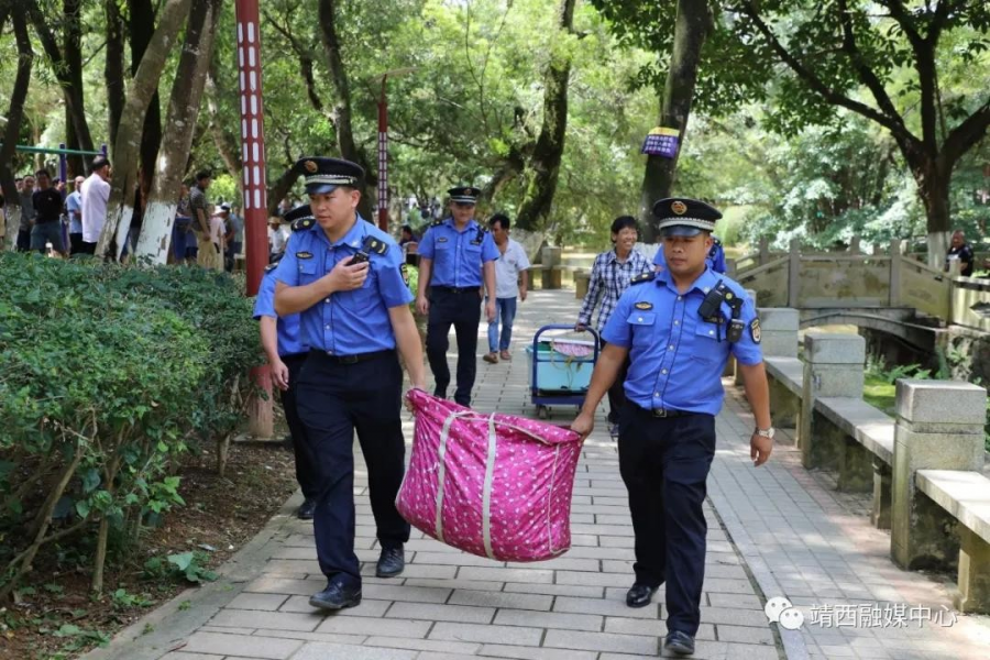 【创文明卫生城市】城市管理监督局开展车辆停车秩序规范与流动商贩整治活动 - 靖西市·靖西网