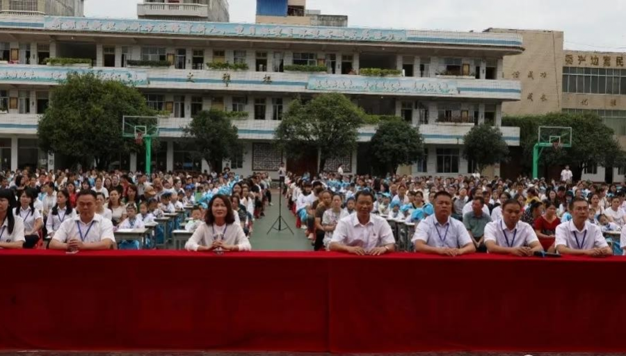 开笔破蒙，传爱人生——新靖镇中心小学一年级开学啦！ - 靖西市·靖西网