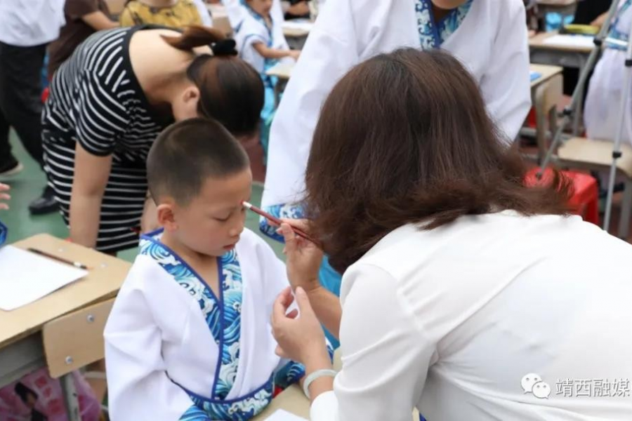 开笔破蒙，传爱人生——新靖镇中心小学一年级开学啦！ - 靖西市·靖西网