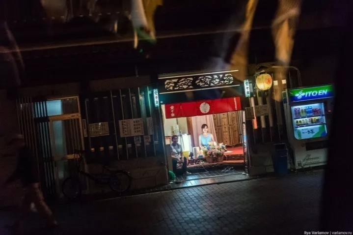 记者闯入日本红灯区，冒死偷拍下了大量照片！！！ - 靖西市·靖西网