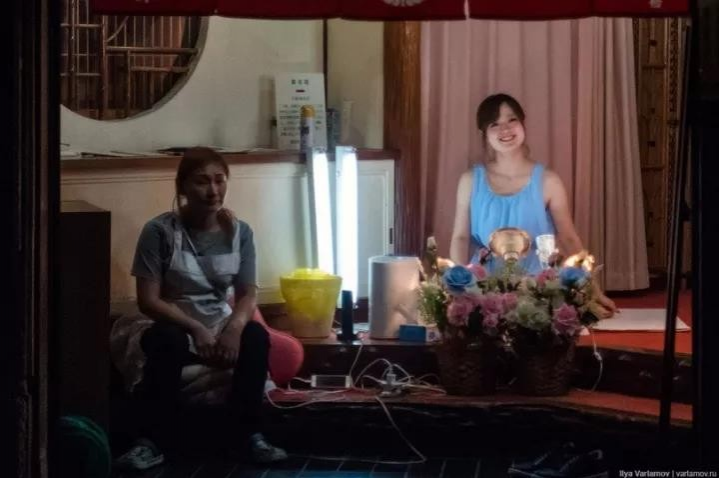 记者闯入日本红灯区，冒死偷拍下了大量照片！！！ - 靖西市·靖西网