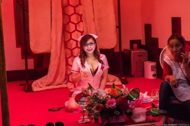 记者闯入日本红灯区，冒死偷拍下了大量照片！！！ - 靖西市·靖西网