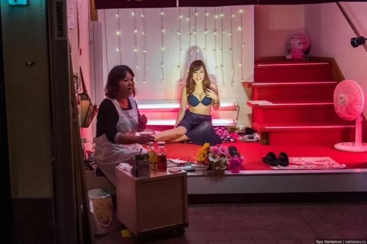 记者闯入日本红灯区，冒死偷拍下了大量照片！！！ - 靖西市·靖西网