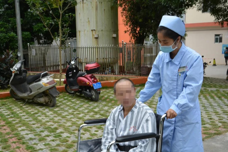 大爱无疆，德保县人民医院救助一56岁流浪人员​ - 靖西市·靖西网