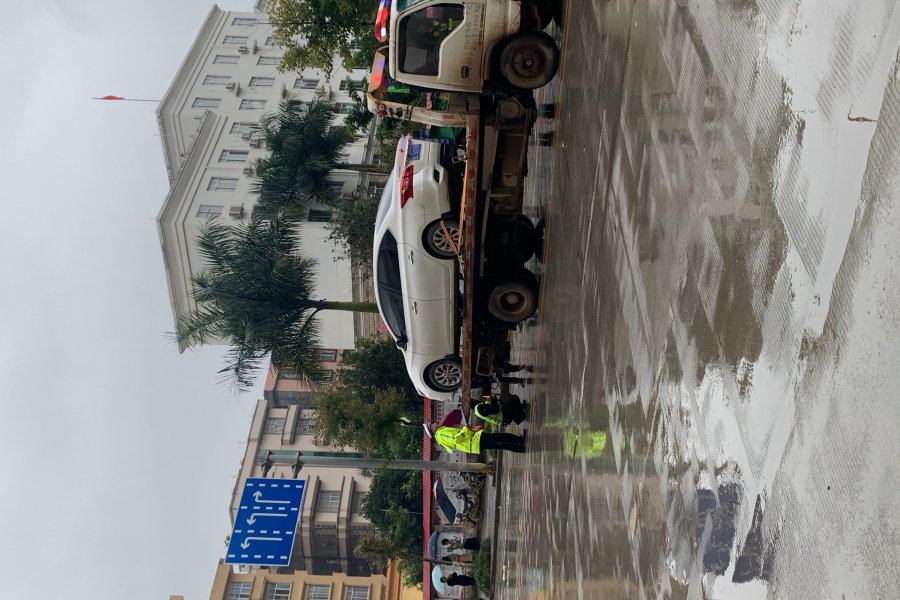 靖西中山路往绣球城方向发生一起交通事故…… - 靖西市·靖西网