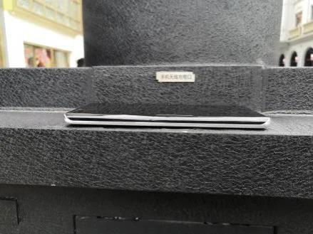 江湖救急！手机没电了，找根路灯就能快速充电 - 靖西市·靖西网