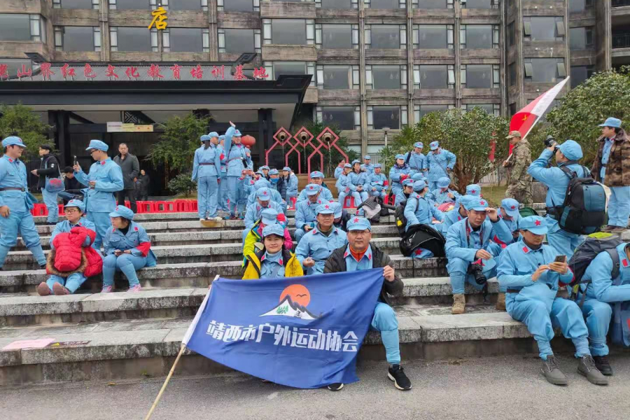 靖西市户外运动协会参与“翻越老山界，夜行猫儿山”徒步挑战赛 - 靖西市·靖西网