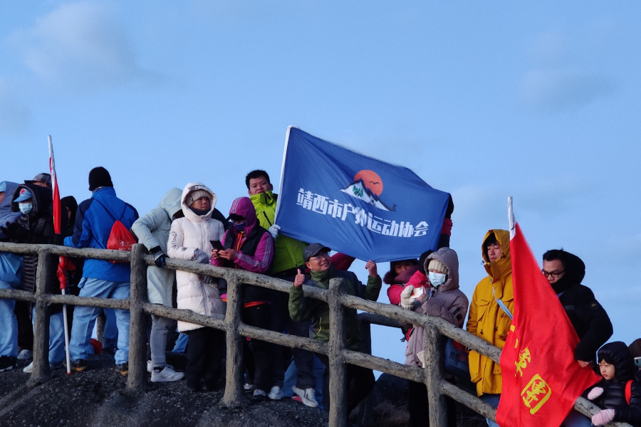 靖西市户外运动协会参与“翻越老山界，夜行猫儿山”徒步挑战赛 - 靖西市·靖西网