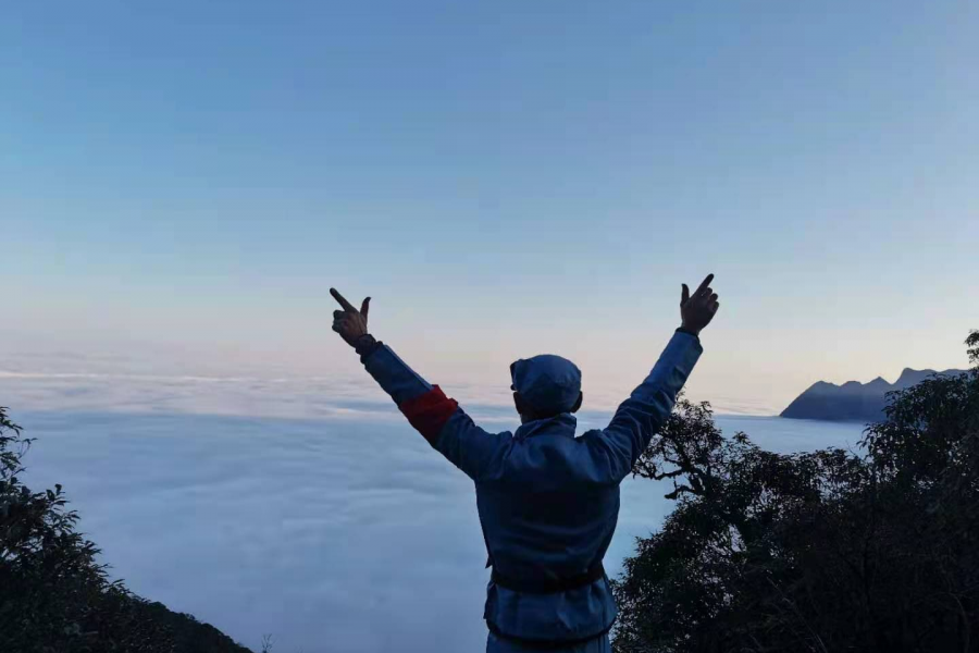 靖西市户外运动协会参与“翻越老山界，夜行猫儿山”徒步挑战赛 - 靖西市·靖西网