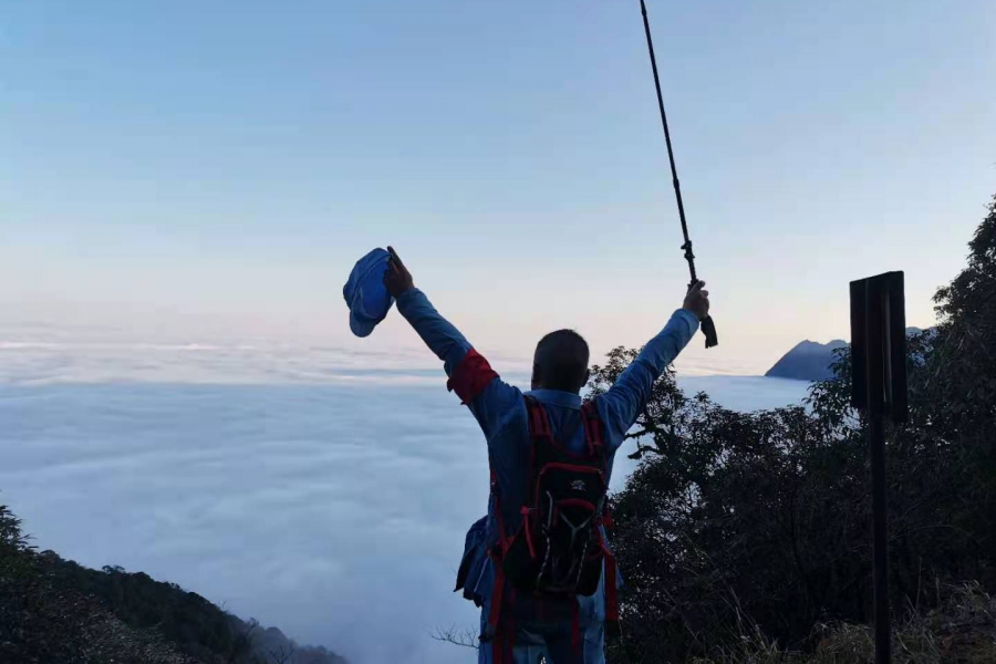 靖西市户外运动协会参与“翻越老山界，夜行猫儿山”徒步挑战赛 - 靖西市·靖西网