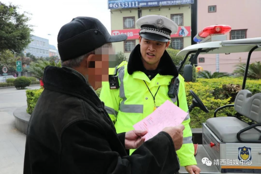 靖西市交警努力付出，确保交通安全有序 - 靖西市·靖西网