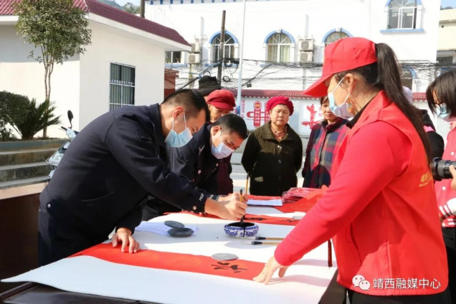 靖西警民携手送福  新春情暖人心 - 靖西市·靖西网