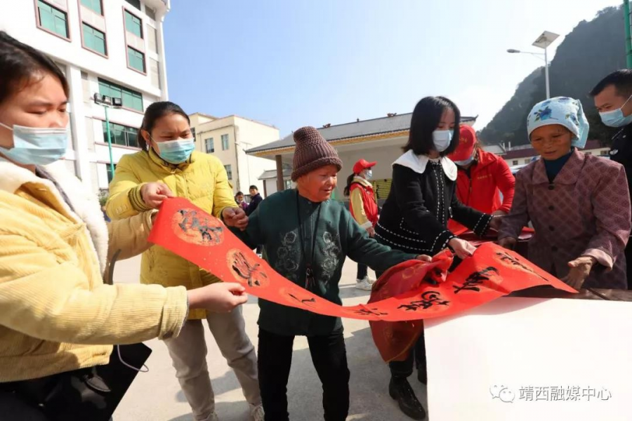 靖西警民携手送福  新春情暖人心 - 靖西市·靖西网