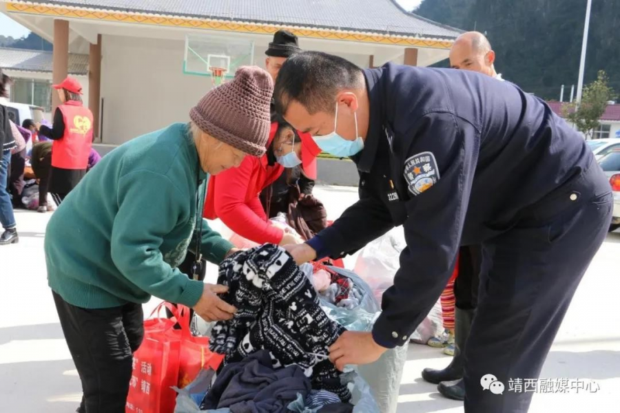 靖西警民携手送福  新春情暖人心 - 靖西市·靖西网