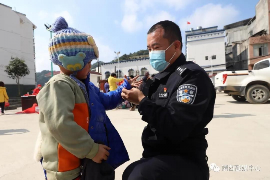 靖西警民携手送福  新春情暖人心 - 靖西市·靖西网