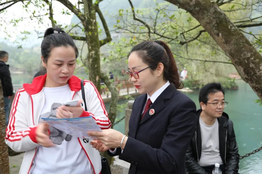 靖西检察院：开展“检察巾帼情系边关青山绿水”公益诉讼巡查主题党日活动 - 靖西市·靖西网