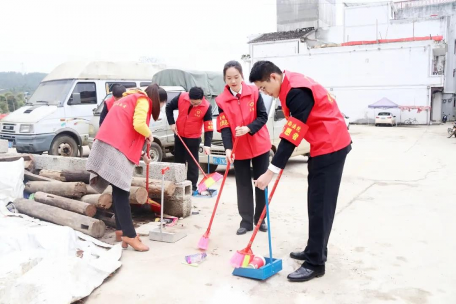 靖西法院团支部到旧州开展传承雷锋精神志愿活动 - 靖西市·靖西网