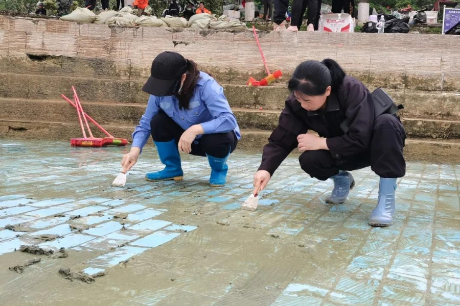 呵护生态文明，靖西城管人在行动 - 靖西市·靖西网