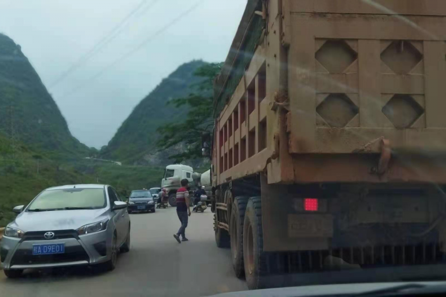 此处堵车，靖西网友们小心慢行呀 - 靖西市·靖西网