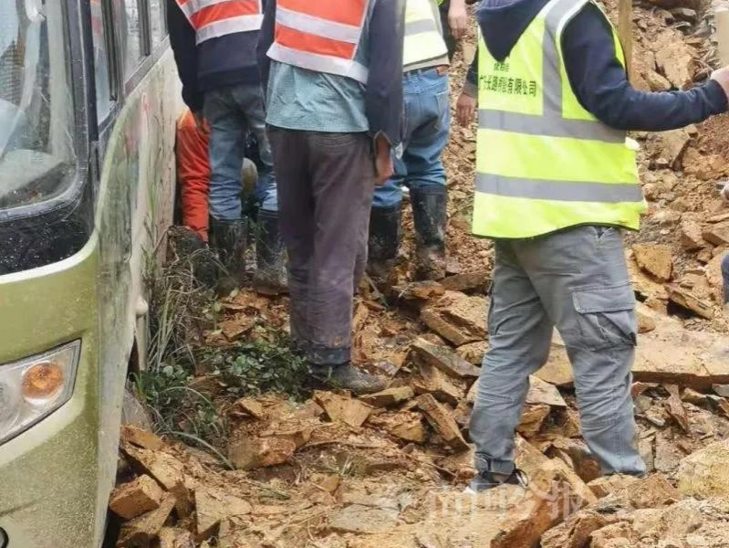 雨天塌方，广西发生两起塌方事故，1人不幸遇难... - 靖西市·靖西网