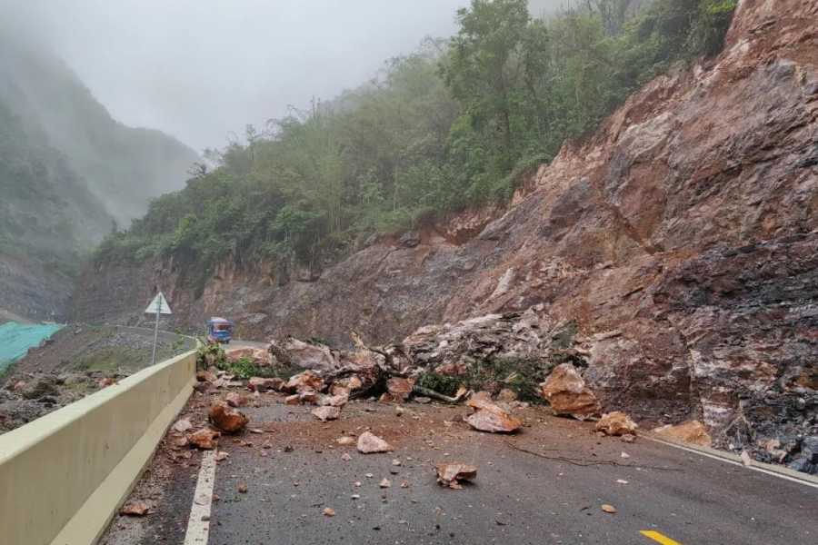 雨天塌方，广西发生两起塌方事故，1人不幸遇难... - 靖西市·靖西网