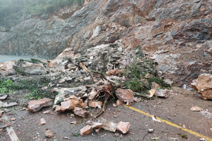 雨天塌方，广西发生两起塌方事故，1人不幸遇难... - 靖西市·靖西网