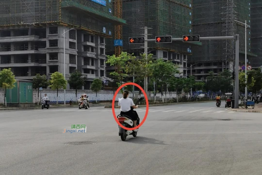 危险！学校路段，靖西居然还有人敢这样做...... - 靖西市·靖西网