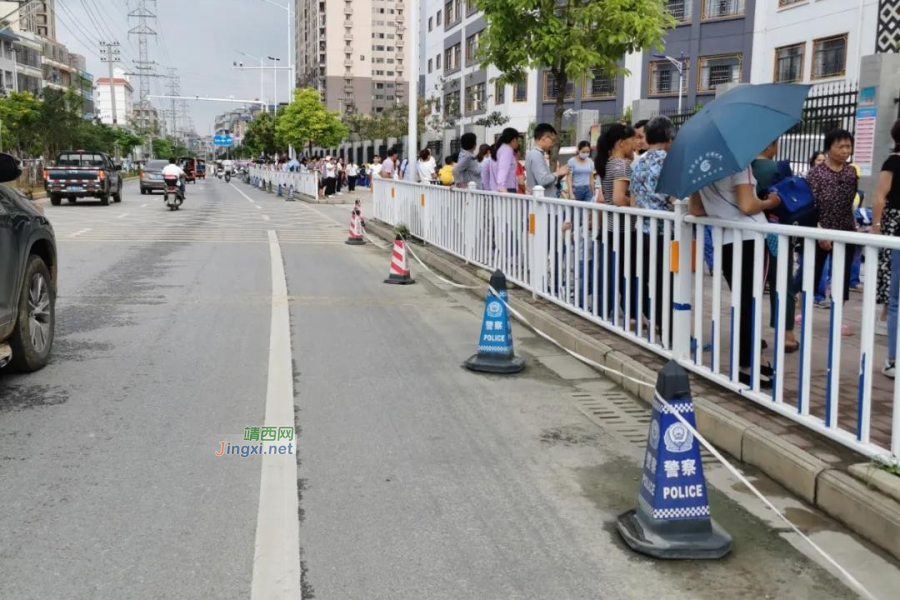 危险！学校路段，靖西居然还有人敢这样做...... - 靖西市·靖西网