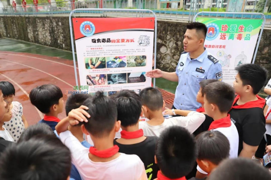 把“禁毒”知识撒向边关 龙邦边检民警在行动 - 靖西市·靖西网