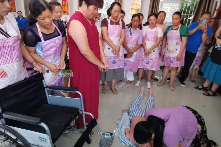 靖西家政“大篷车”进社区 拓宽妇女就业路 - 靖西市·靖西网