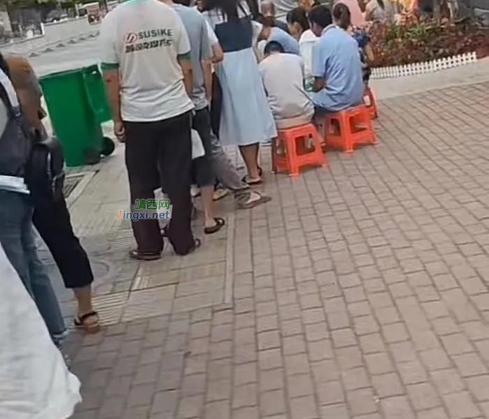 太不容易了！靖西小学入学报名，家长凌晨排队…… - 靖西市·靖西网