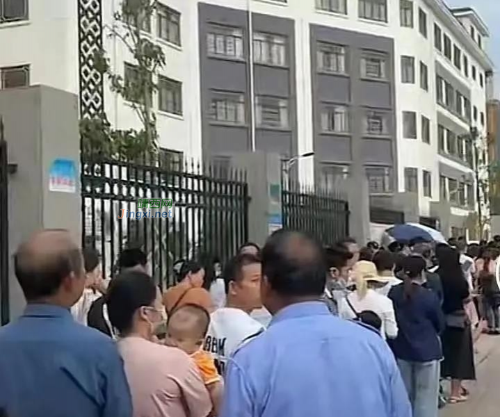 太不容易了！靖西小学入学报名，家长凌晨排队…… - 靖西市·靖西网