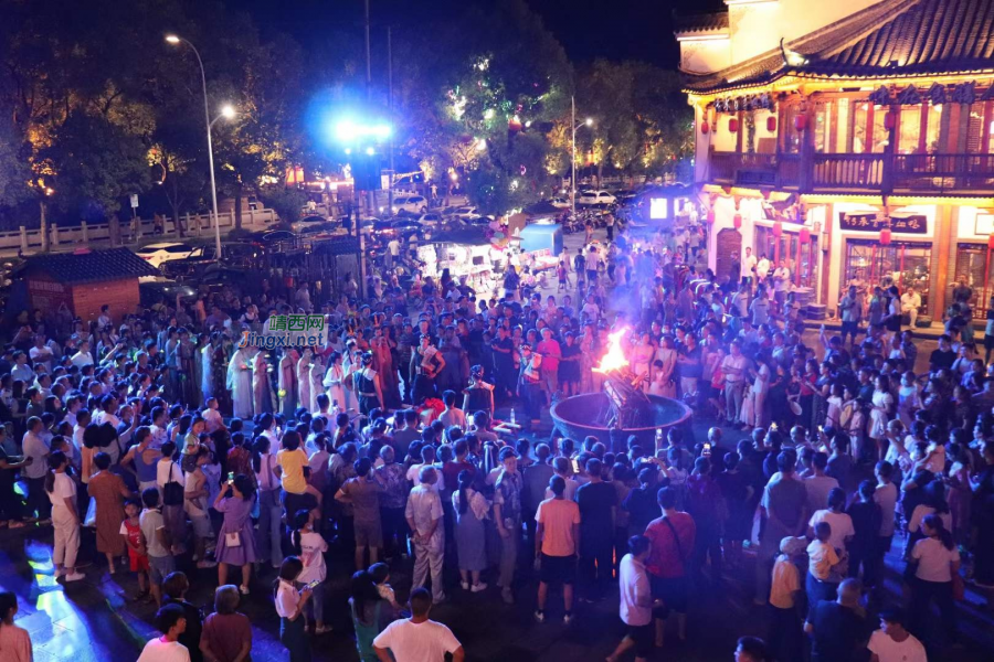 每年中秋节，靖西市民都不约而同地出来“游行” - 靖西市·靖西网
