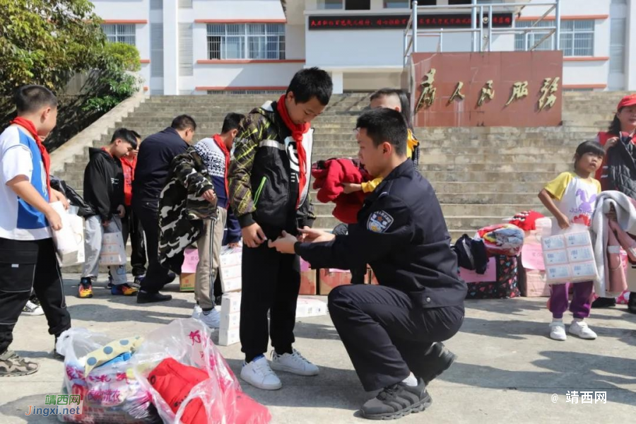 广西龙邦边检站开展“心系困难户、慰问暖人心”公益捐赠活动 - 靖西市·靖西网