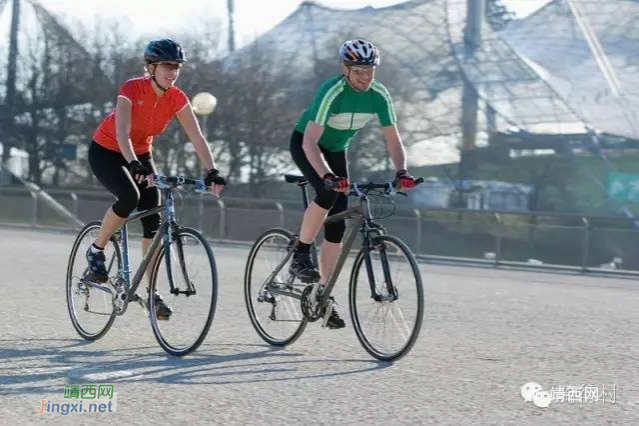 死党扛着车甜蜜的和女神走在黑暗的回家路上…… - 靖西市·靖西网