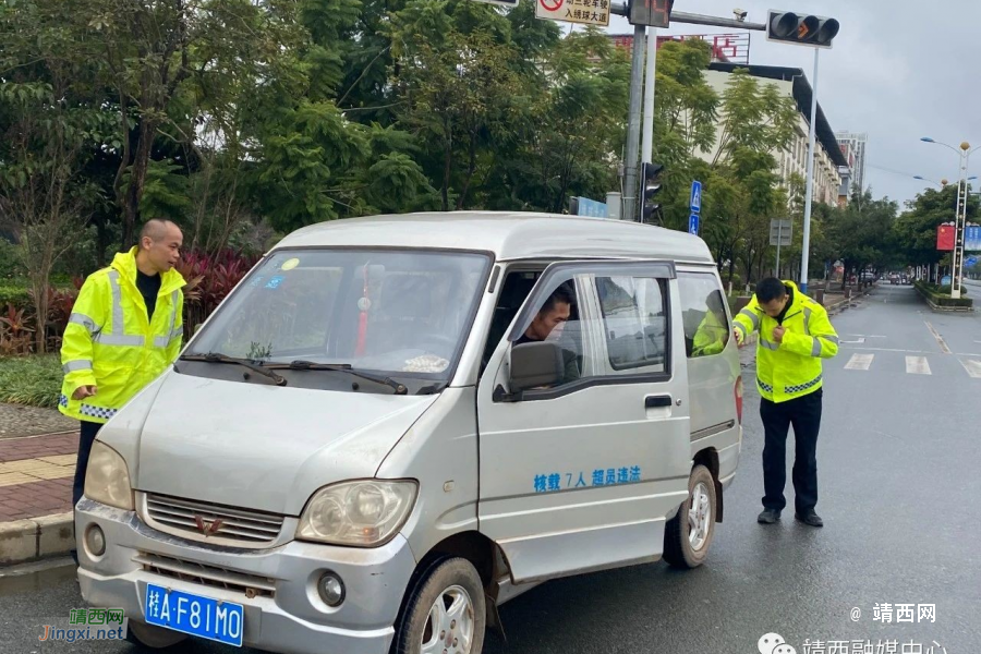 靖西交警：合力救助故障车辆 消除路面隐患获群众好评 - 靖西市·靖西网