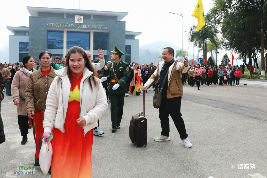 中国龙邦—越南茶岭国际性口岸首批旅客顺利通关！ - 靖西市·靖西网