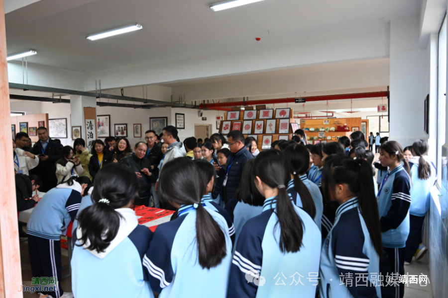 翰墨飘香迎新年 丹青画韵谱华章——靖西市第五中学开展2024年庆元旦校园书画展 - 靖西市·靖西网